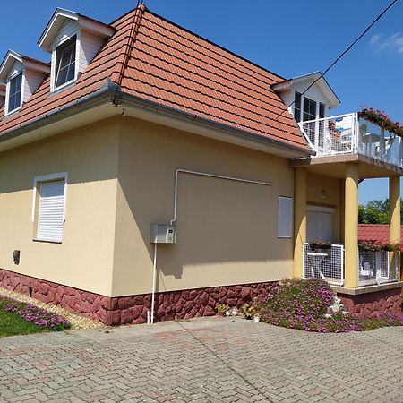 Aniko Apartmanhaz Balatonföldvár Exteriér fotografie
